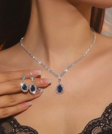 Blue necklace and earing set for woman